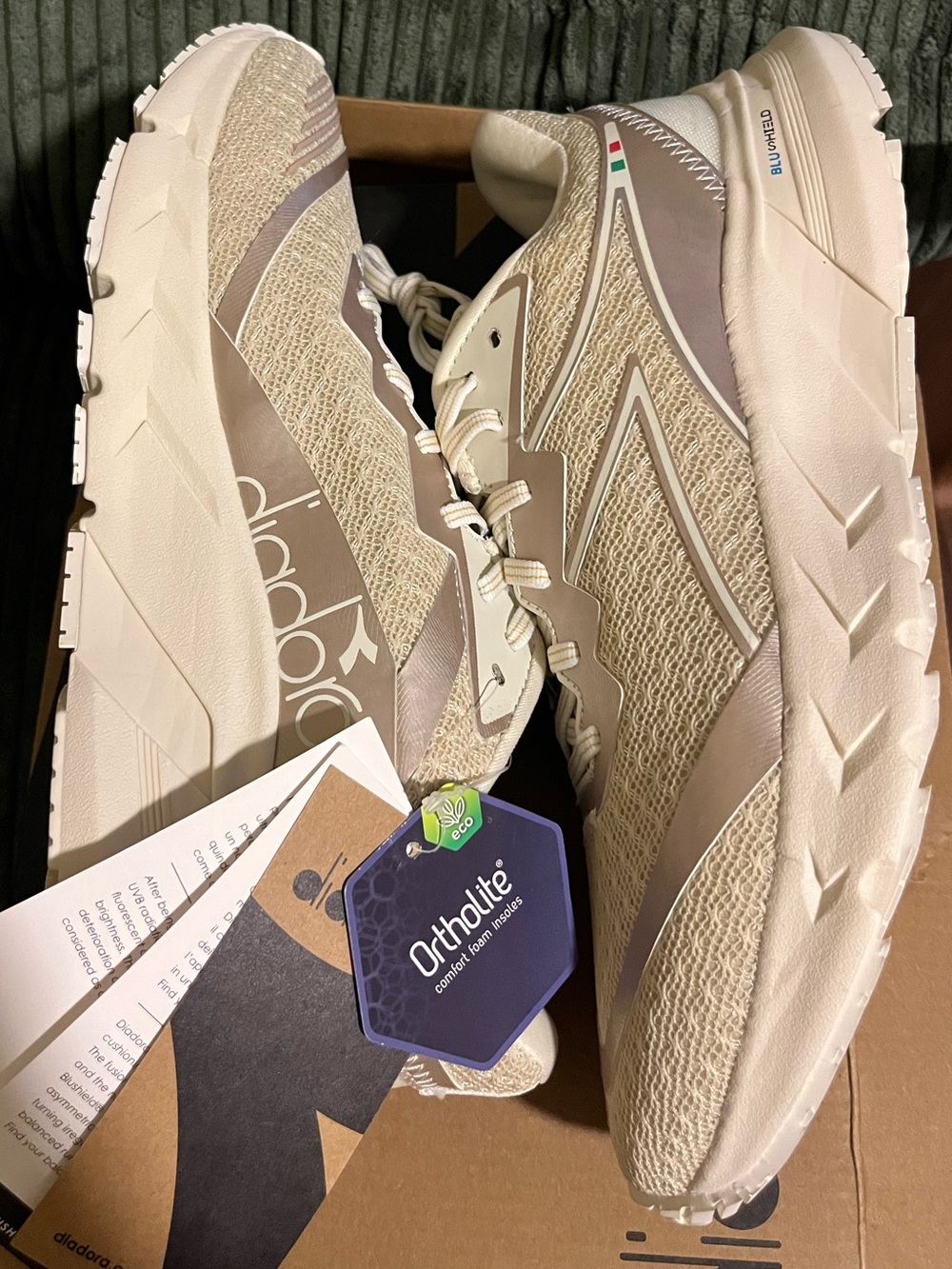 Diadora Mythos Blushield Volo 2 Gold Whisper White Running Sneaker Trainers 10.5